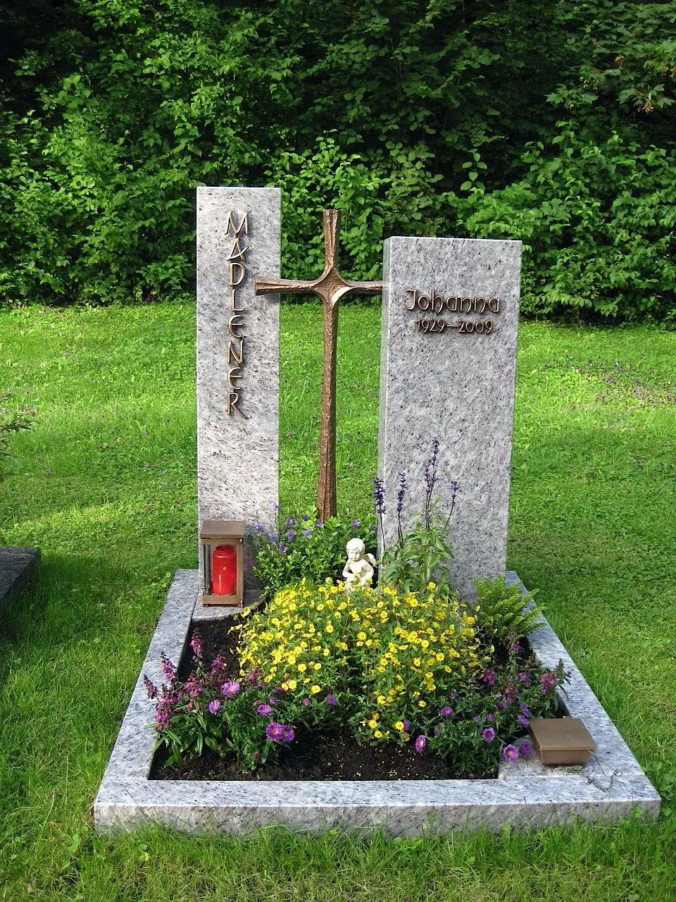 Einzelgrabstein Madlener