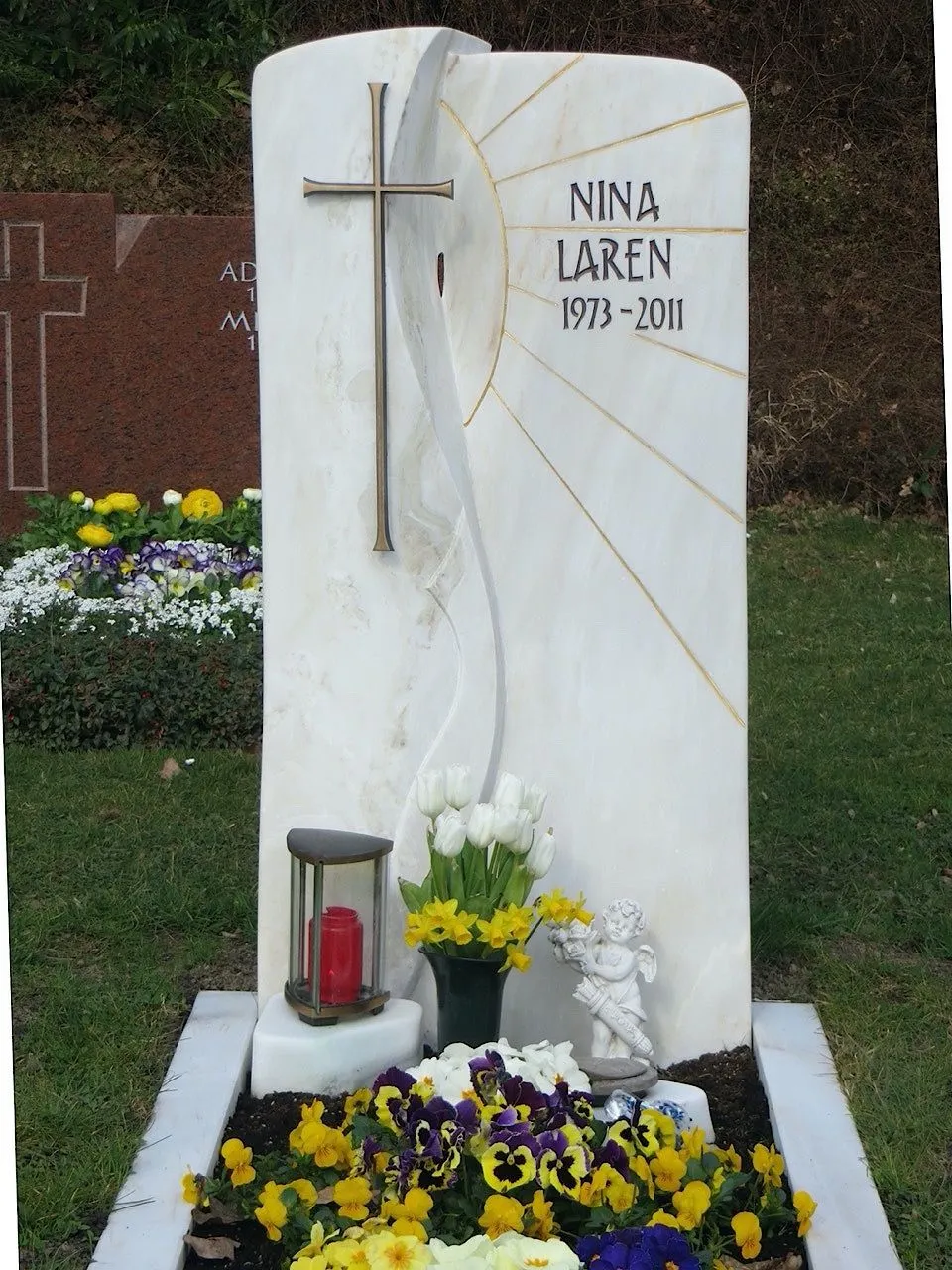 Einzelgrabstein Laren